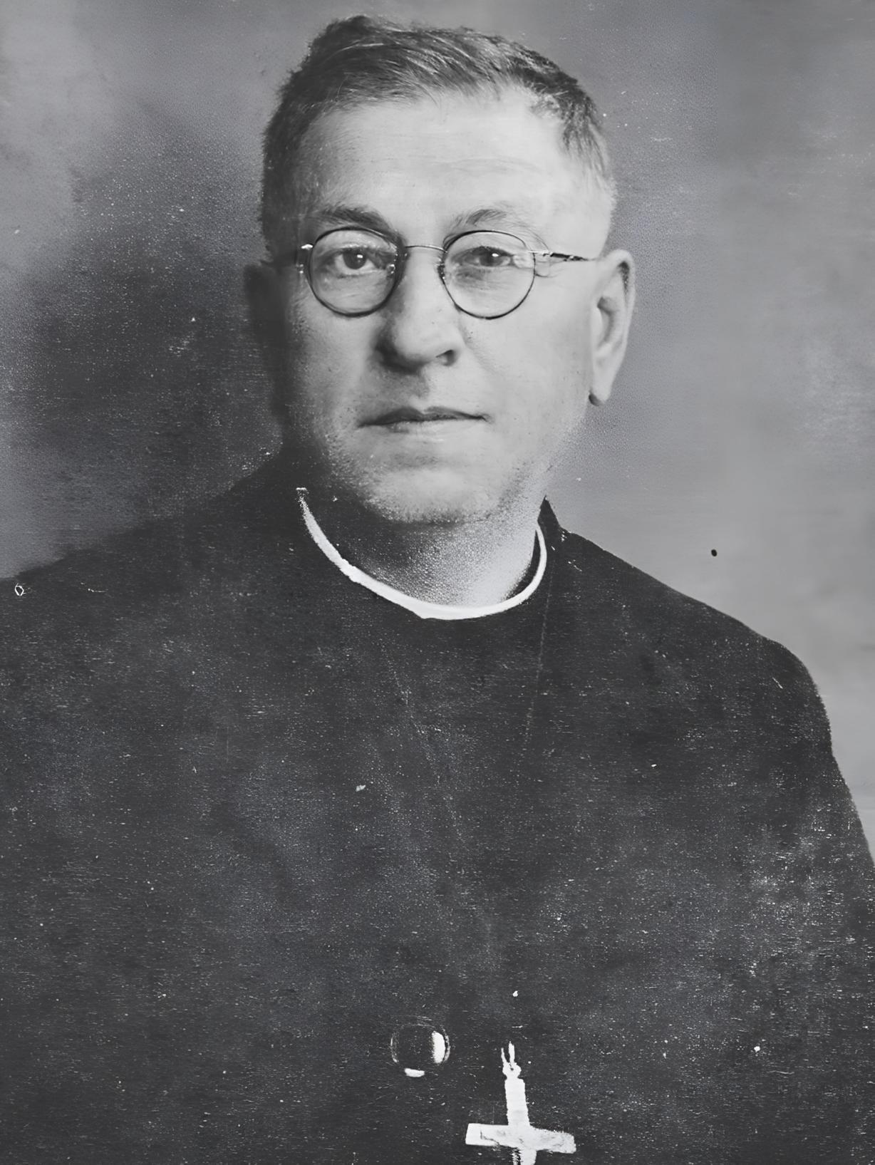 Hno Josías León Director de la Escuela Santo Domingo CIERRE DE LA ESCUELA SANTO DOMINGO