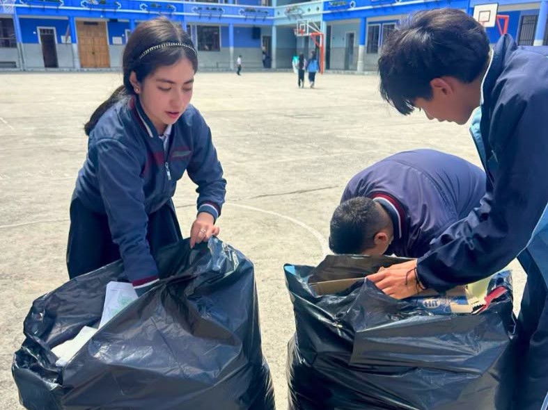 JORNADA DE RECICLAJE INSTITUCIONAL ORGANIZADA POR PRAE Y SST 