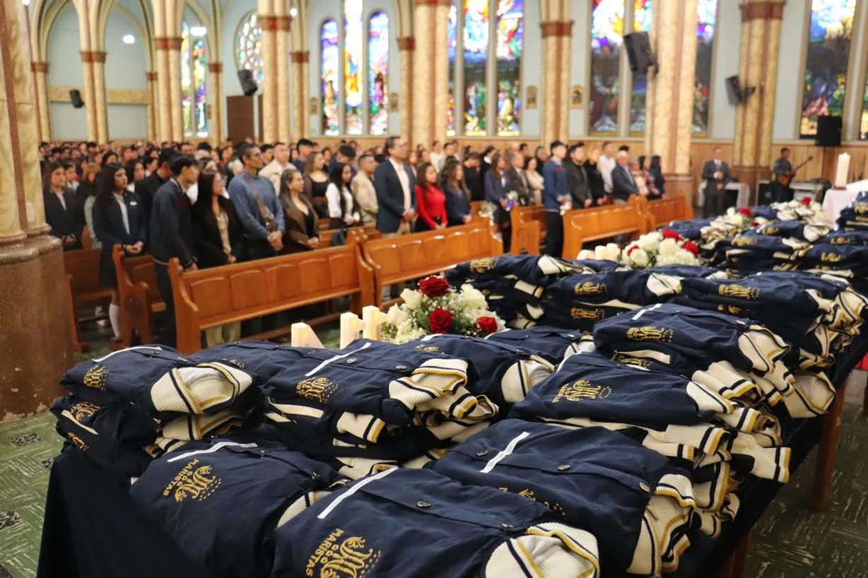 ENTREGA DE CHAQUETAS A ESTUDIANTES DE GRADO UNDÉCIMO 2026 - GENERACIÓN CXXXIV